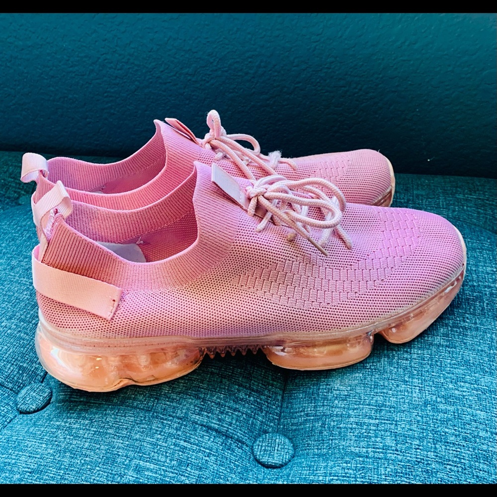 No brand tennis shoes